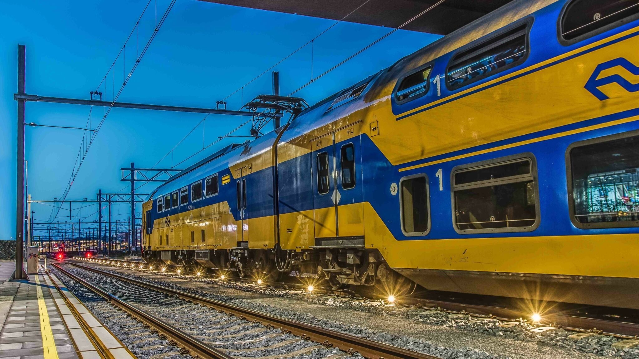 Railway lighting solution improves safety with fully plug-and-play luminaires that prevent light pollution