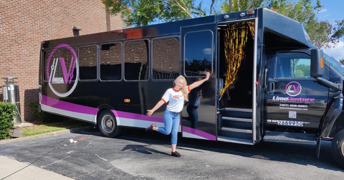 LimoVenture Enhances Nights Out On The Town In Orlando, Florida with Specials at Jenny's Eat Drink Socialize For Party Bus Guests