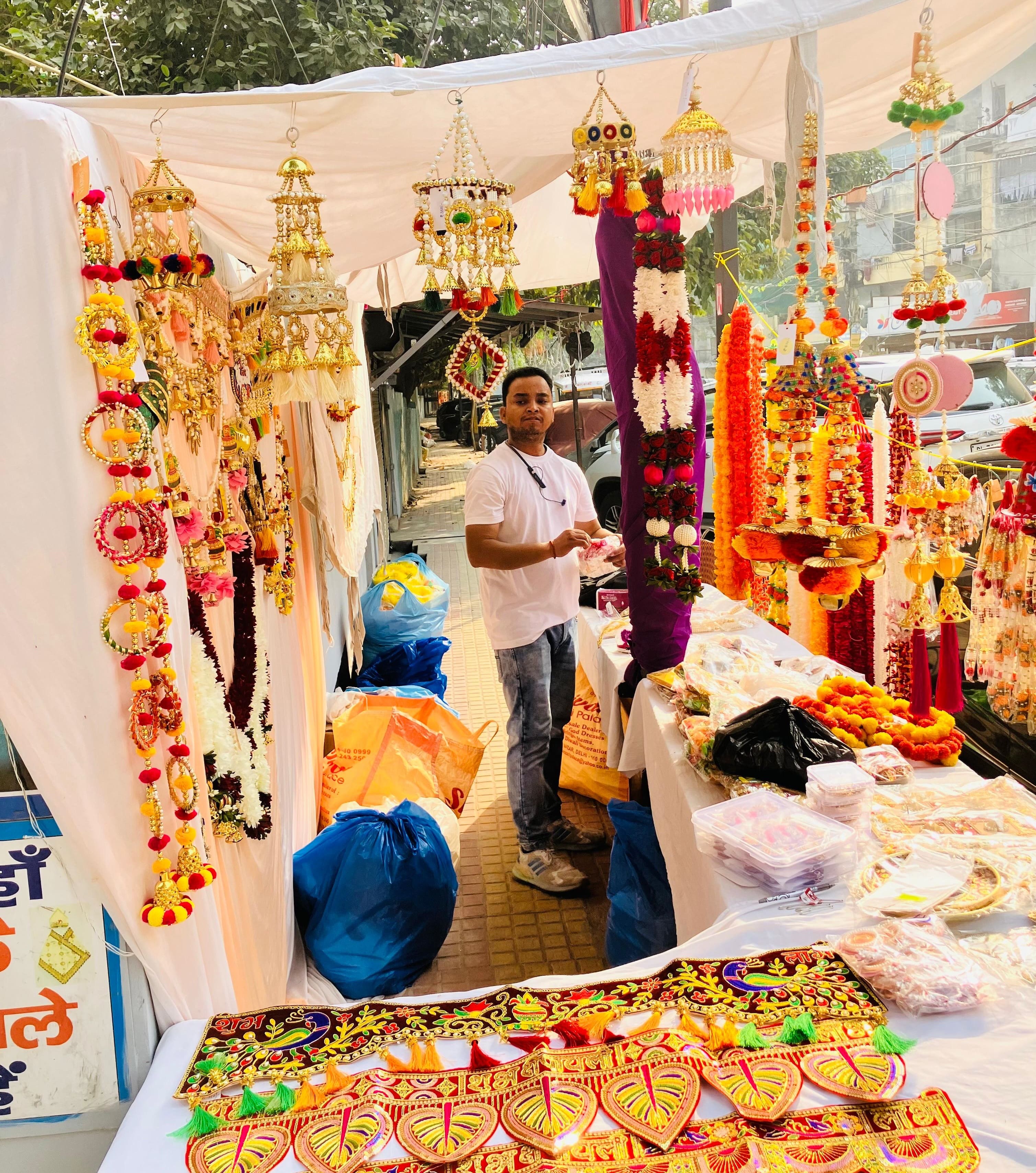 Sridha Store Successfully Launches Diwali Pop-Up in Alaknanda Locality, Attracts Enthusiastic Crowd